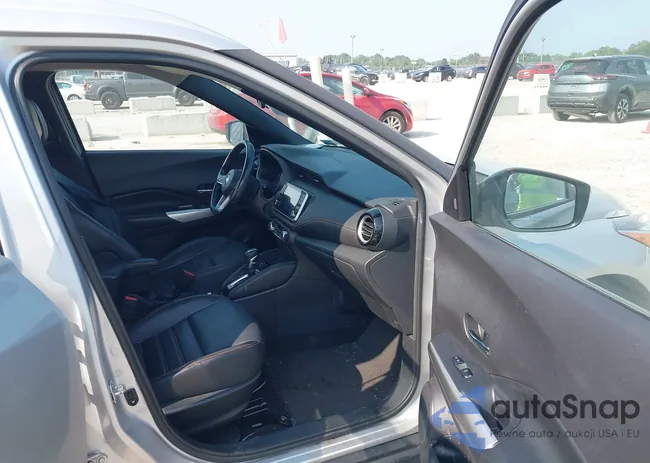 3N1CP5DV2LL563847: 42906965