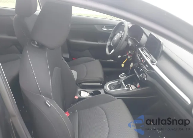 3KPF24AD4KE131102: 42909264