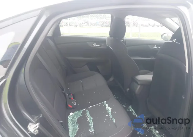 3KPF24AD4KE131102: 42909264