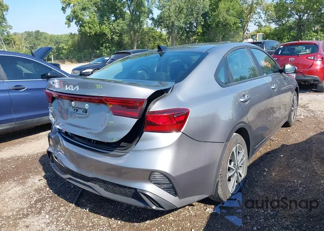 3KPF24AD8RE799172: 42908574