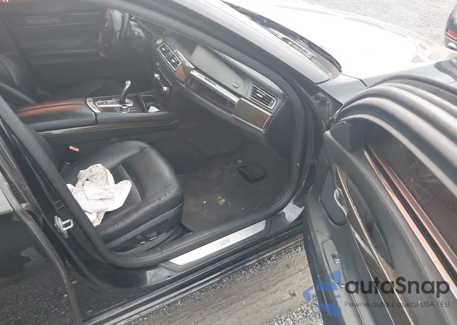 WBAKA4C55CC613283: 42908577