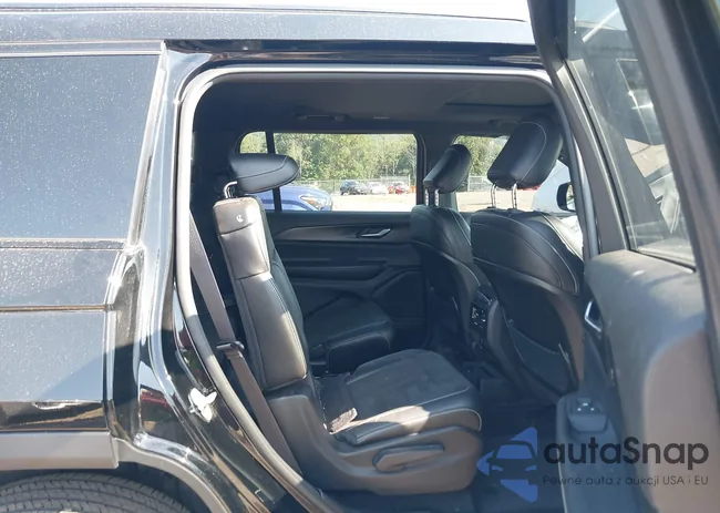 1C4RJKAG2P8738762: 42908651