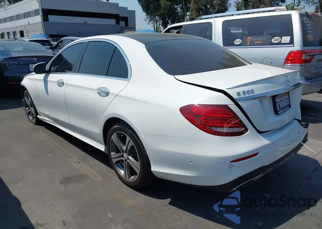 WDDZF4JB6HA085600: 42909744