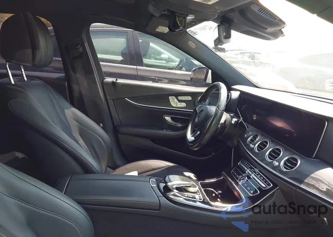 WDDZF4JB6HA085600: 42909744