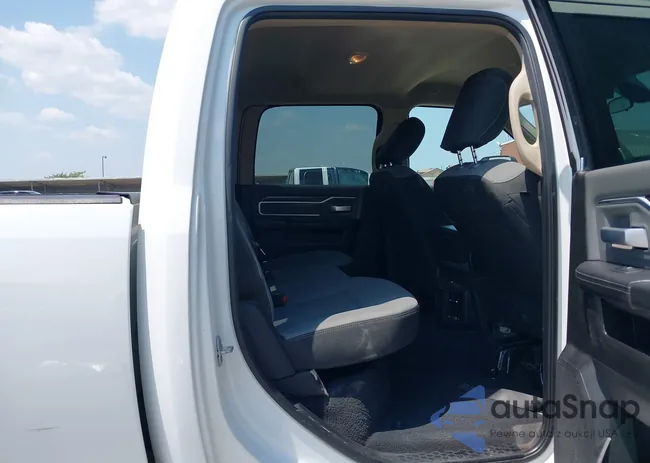 3C6UR5DL8KG605656: 42909577