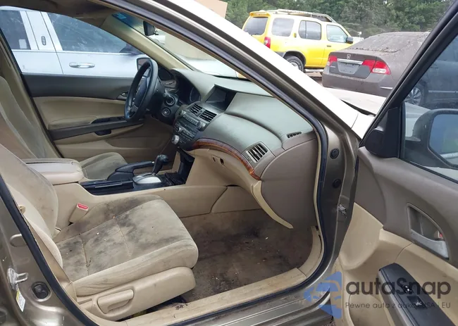 1HGCP26769A041301: 42912835