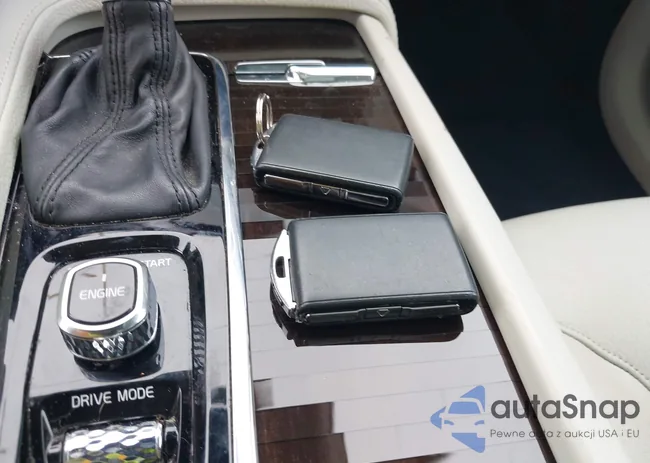 YV4A22PK8H1128720: 42913157