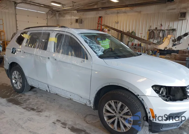 3VV2B7AX2JM087939: 42913726