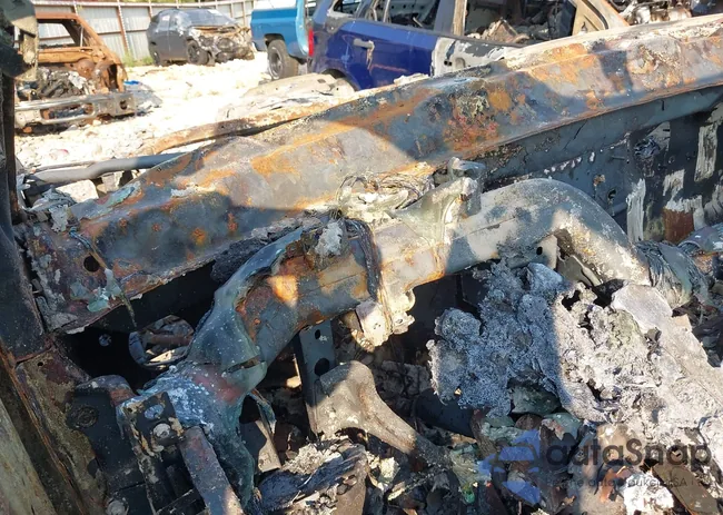 3GTU2PEC2JG276085: 42913784