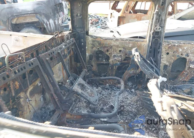 3GTU2PEC2JG276085: 42913784