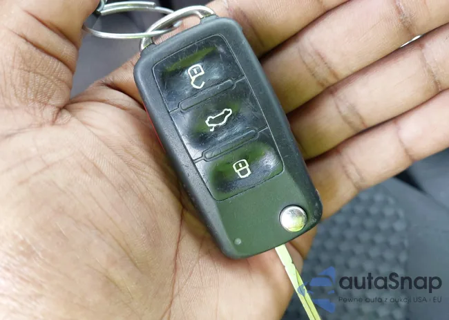 3VW2K7AJXEM401785: 42916101