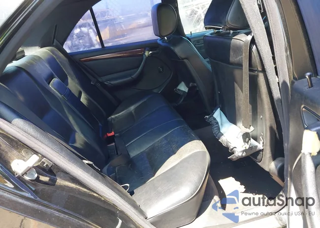 WDBHA24G7YA828019: 42918394