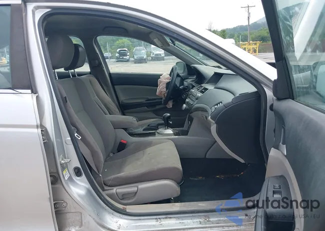 1HGCP2F31CA080768: 42921981