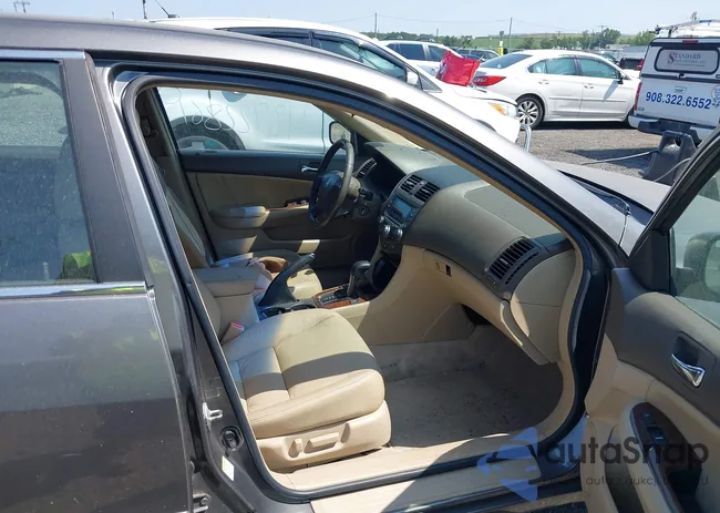 1HGCM66537A081573: 42922861