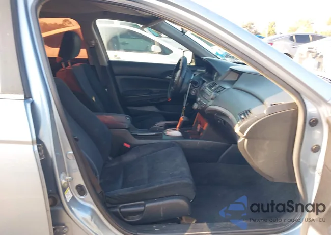 1HGCP2F38BA151124: 42923796