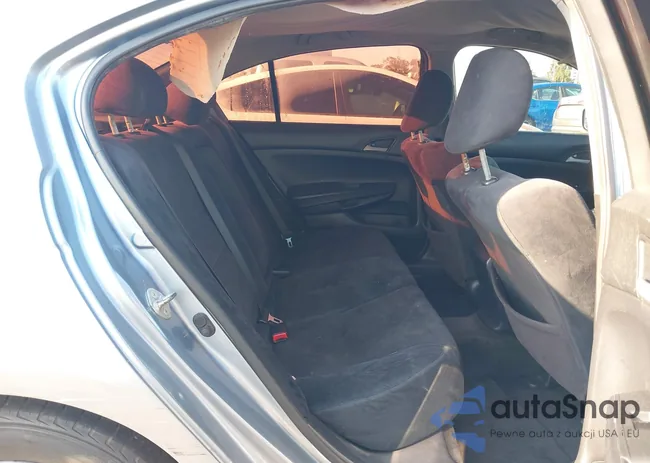 1HGCP2F38BA151124: 42923796