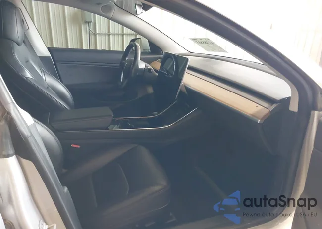 5YJ3E1EB0JF069157: 42925801