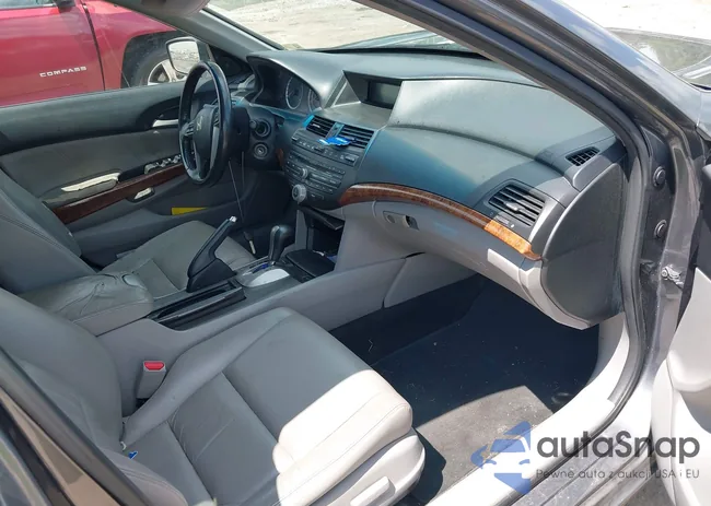 1HGCP2F8XCA148576: 42926066