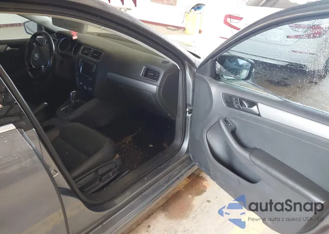 3VWDB7AJ7HM414331: 42925391