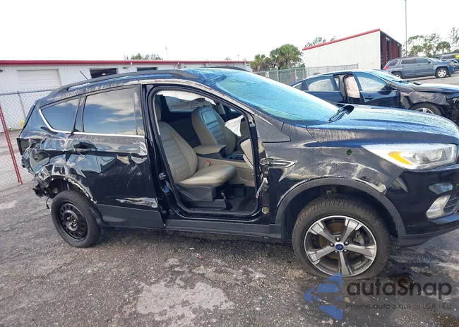 1FMCU0HD7JUA47752: 42925627