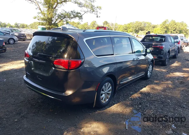 2C4RC1BG1JR128625: 42925638