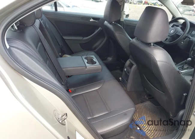 3VWD17AJ3EM273451: 42927452