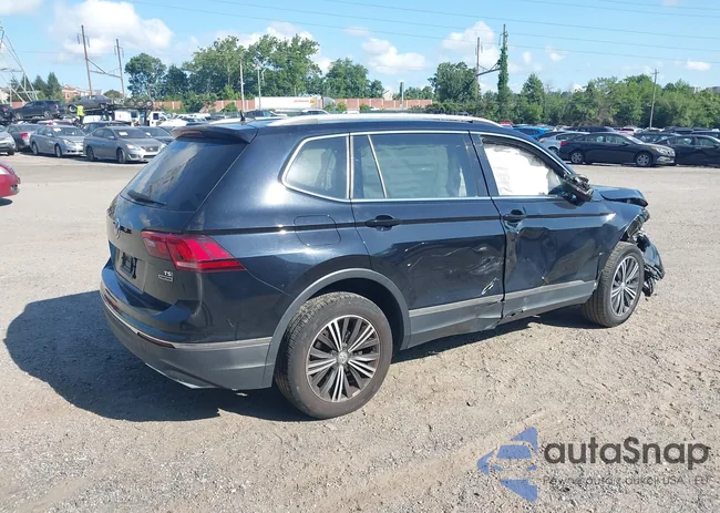 3VV2B7AX4JM157330: 42927625