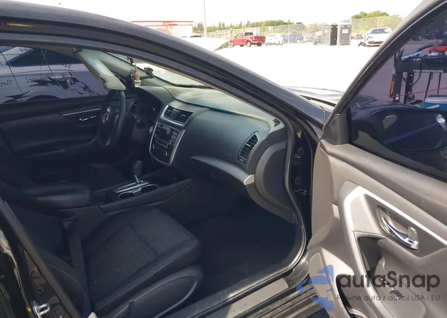 1N4AL3AP3JC141370: 42928942