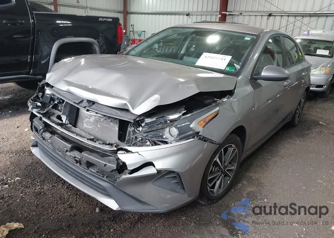 3KPF24AD2PE531473: 42928541