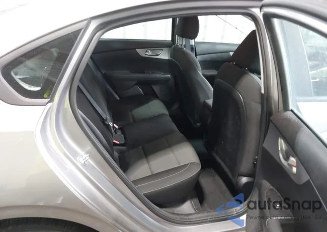 3KPF24AD2PE531473: 42928541