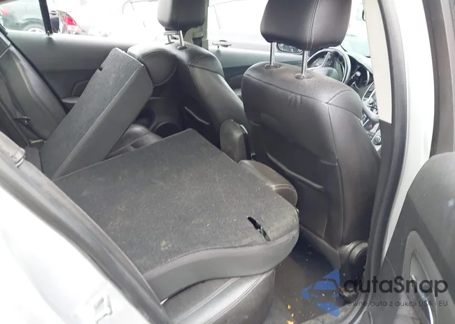 1G1PE5SB5E7111324: 42930107