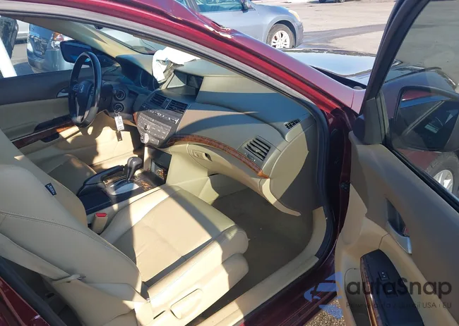 1HGCP2F86AA144635: 42929531