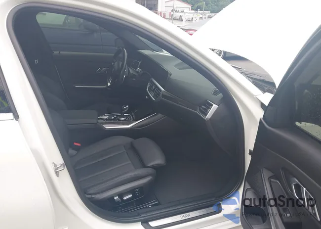 3MW5R1J03L8B22570: 42930853