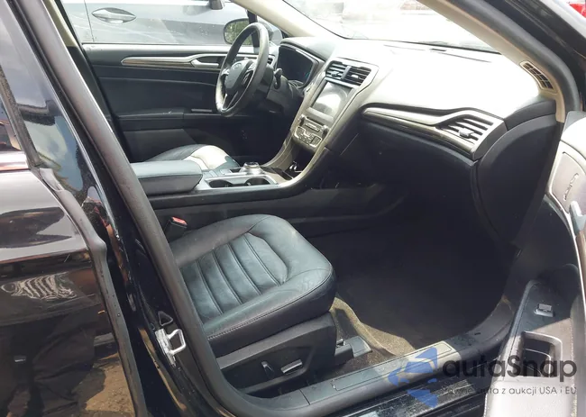 3FA6P0LU9JR259131: 42932136