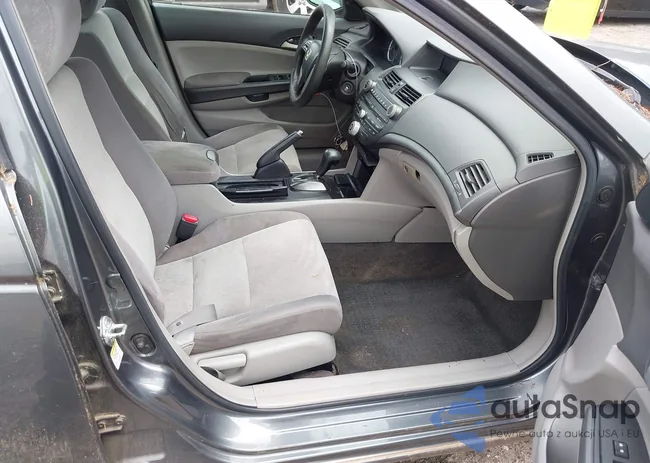 1HGCP26489A048904: 42931460