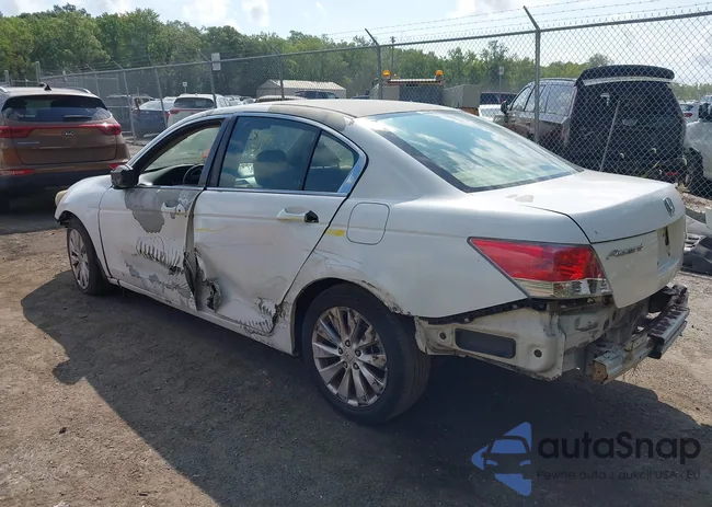 1HGCP26359A190876: 42932669