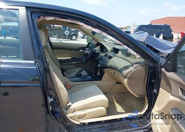 1HGCP2F43AA046479: 42932907