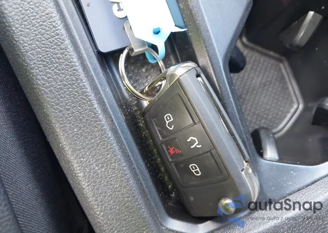 3VV3B7AX6MM104282: 42933167