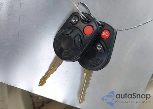 1FMCU94158KB84081: 42935826