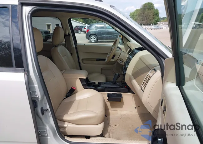 1FMCU94158KB84081: 42935826