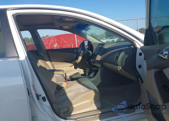 1N4AL21E18C272672: 42936584