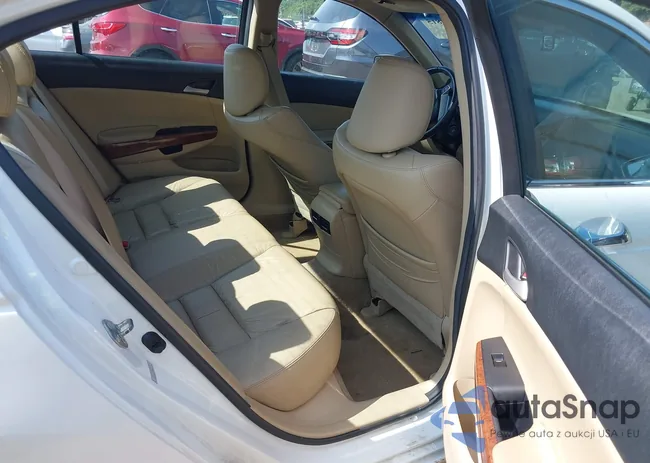 1HGCP3F80BA026376: 42937815