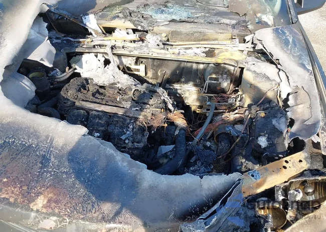 1B3LC46K08N295945: 42938111