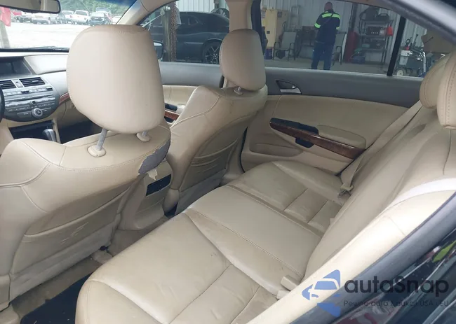 1HGCP2F88AA138920: 42938156