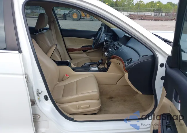 1HGCP2F81CA093662: 42937379