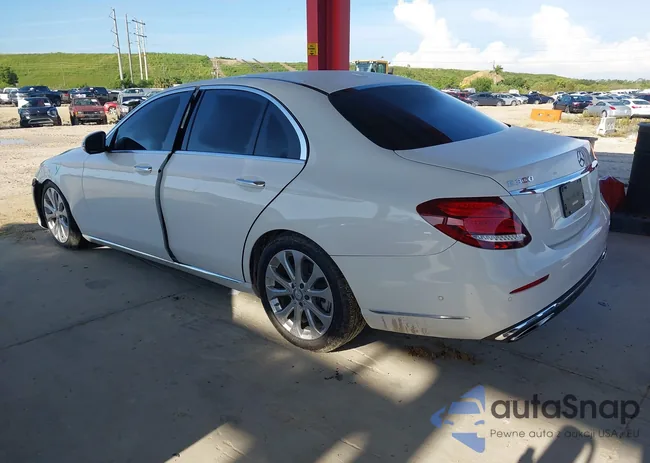 WDDZF4JB0HA100754: 42938835