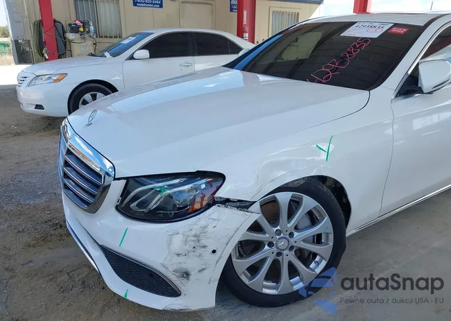 WDDZF4JB0HA100754: 42938835