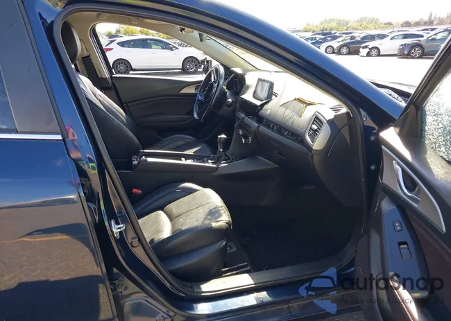 3MZBN1L38JM184542: 42938418