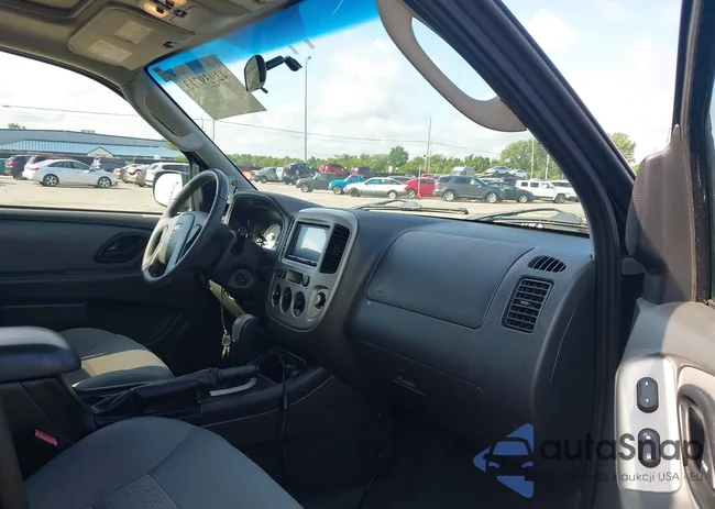 1FMYU03ZX7KA35205: 42939713