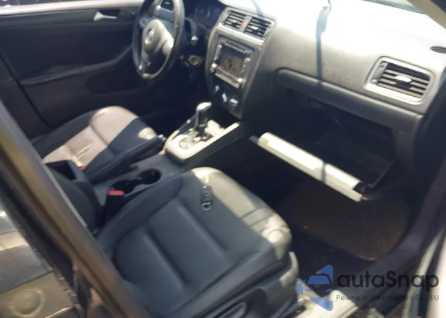 3VWDX7AJ9CM421243: 42940241